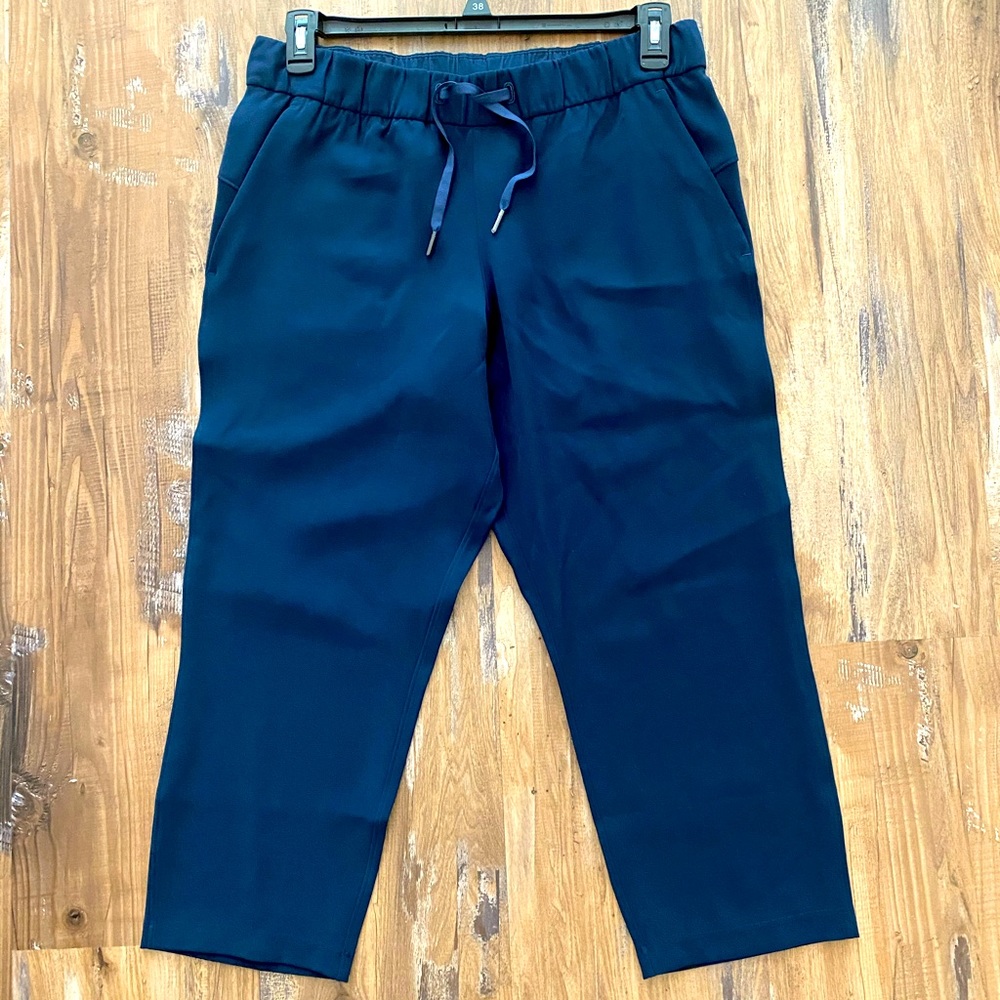 Lululemon on the fly 7/8 pant - navy